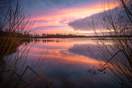 Sunrise at Willen Lake in Milton Keynes, England © Pawel Pajor