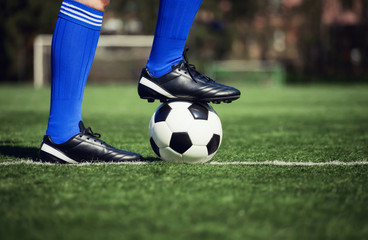 Fototapeta premium Ball auf dem Fussballplatz