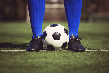 Ball auf dem Fussballplatz