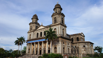Fototapeta na wymiar Antigua Catedral de Managua