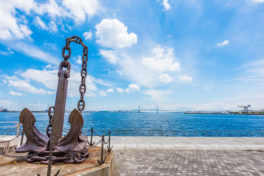 横浜港と錨のオブジェ Yokohama port