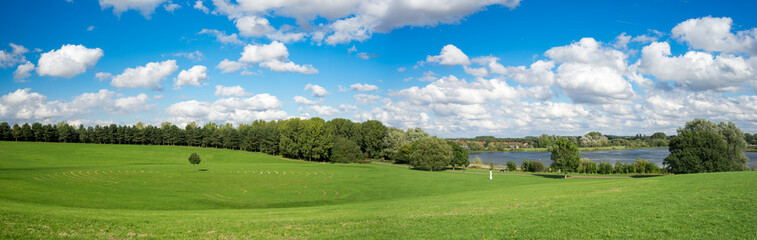 Fototapeta na wymiar Panorama of Maze at Willen Lakeside Park in Milton Keynes, England
