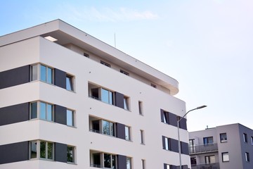 Obraz premium Modern office building wall made of steel and glass