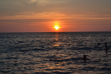 atardecer en el mar
