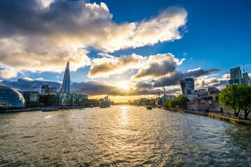 Fototapeta premium London skyline at sunset. England