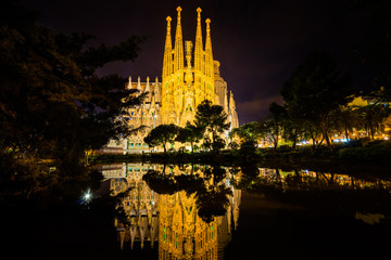 La Sagrada Familia cathedral at night