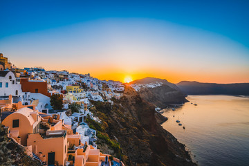Fototapeta na wymiar Oia at sunrise in Santorini. Greece 
