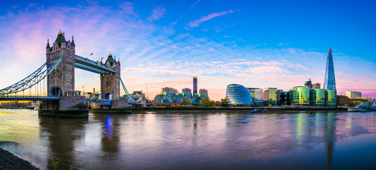 Fototapeta na wymiar Tower Bridge panorama at sunrise in London,England