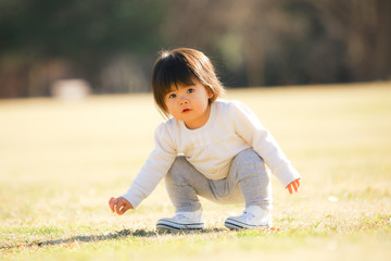 遊ぶ女の子