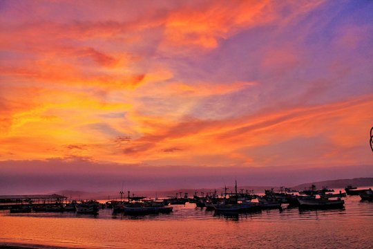 Atardeder en puerto de Paracas