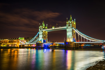 Fototapeta na wymiar Tower Bridge at night 