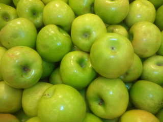 ripe green apples