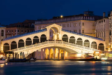 Acrylic prints Rialto Bridge Rialto bridge and Garnd Canal at night in Venice, Italy