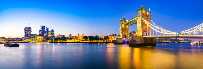 Naklejka na ściany i meble Panorama of London Tower bridge and financial district | England 