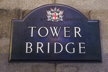 Fototapeta premium Tower Bridge sign