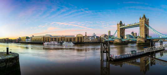 Fototapeta na wymiar Tower Bridge sunrise panorama over Thames River in London