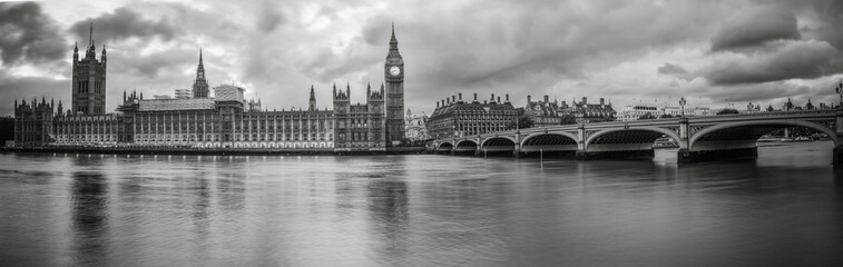 Waterfront view of Palace of Westminster in black and white - obrazy, fototapety, plakaty