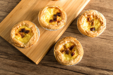 Egg tarts with wooden backgrounds