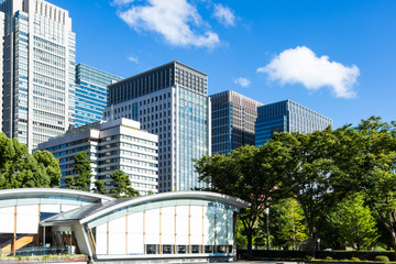Fototapeta premium (東京都ｰ都市風景)和田倉噴水公園から見る丸の内ビル群２