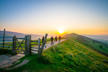 Sunrise of The Great Ridge at Mam Tor hill in Peak District © Pawel Pajor
