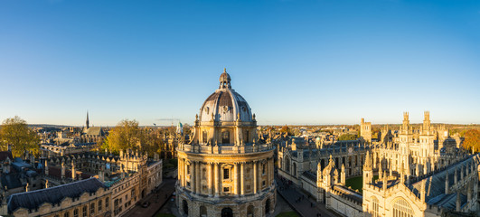Fototapeta na wymiar Aerial view of the Oxford University City viewed from the top tower of St Marys Church at sunset