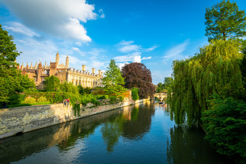 Fototapeta na wymiar Cambridge city on the River Cam, England