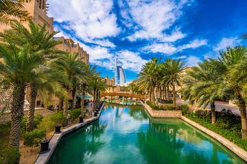 Canal d& 39 eau au souk de la vieille ville de Dubaï - longue exposition