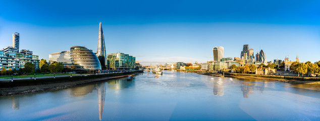 London skyline panorama with reflections viewed from the Tower Bridge © Pawel Pajor