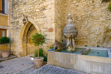 Fototapeta na wymiar Ancienne fontaine de village de Montbrun-les-Bains. Provence, France.