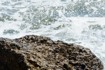 Obraz premium Amazing sea with blue summer wave and rocks, relaxing view of rocks and water