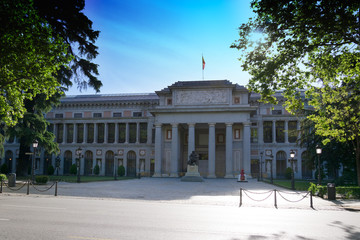 Fototapeta na wymiar Museo del Prado- Madrid sin gente