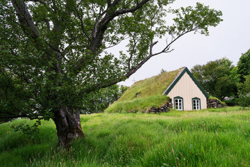 Obraz premium Turf Church Hofskirkja, Iceland
