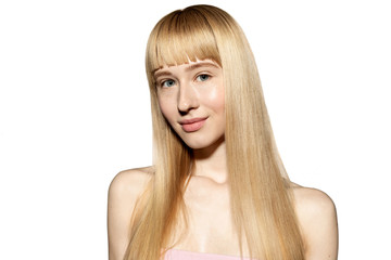 Naklejka premium Waist up portrait of lovely young woman with beautiful blue eyes and perfect clean skin. Engaging blonde with sensual smile looking at camera with happiness and calmness