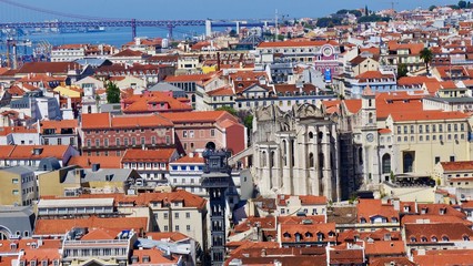 Pont, ascenseur de Santa Justa et le couvent des Carmes, Lisbonne, Portugal