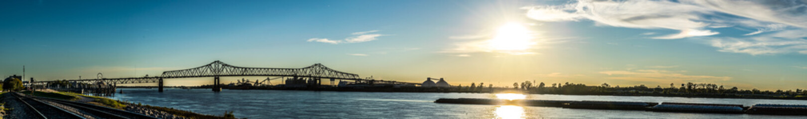 Fototapeta premium Panorama along the Mississippi River in Baton Rouge