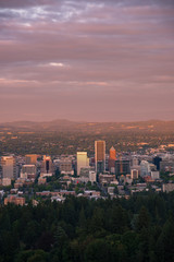 Fototapeta na wymiar Subtle pink sunset over the city of Portland, Oregon