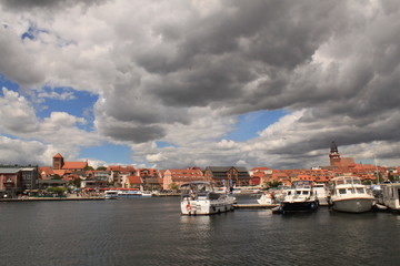 Obraz premium Blick auf Waren an der Müritz