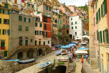 Fototapeta na wymiar Unesco sea side village Riomaggiore, Cinque Terre, Italy