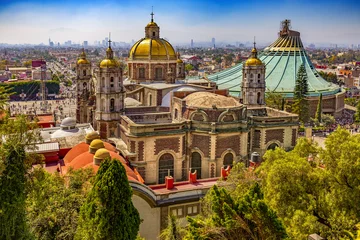 Foto auf Acrylglas Mexiko Mexiko. Basilika Unserer Lieben Frau von Guadalupe. Die alte und die neue Basilika, Stadtbild von Mexiko-Stadt in der Ferne