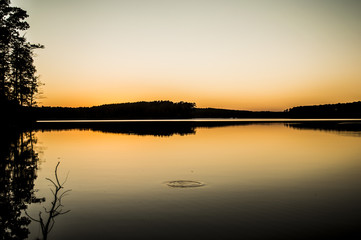 Naklejka na ściany i meble Lake at sunset