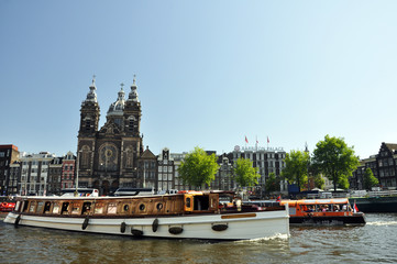 Naklejka premium Dutch houses close-up on the channel