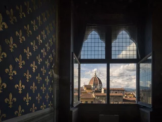 Papier Peint photo Lavable Florence Une vue sur le dôme de la cathédrale de Florence depuis une chambre du Palazzo Vecchio à Florence, Italie