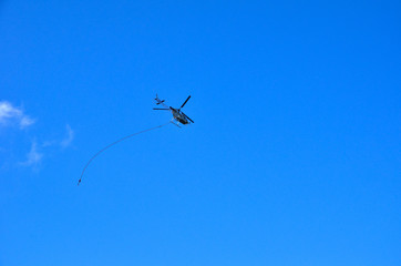 The helicopter which flies away