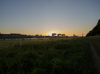blick auf kön von der rechten rheinseite