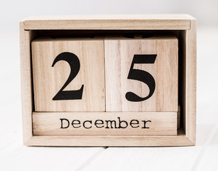 Wooden calendar that shows twenty fifth of december