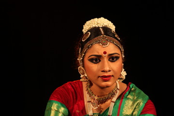 Fototapeta premium bharathanatyam is one of the classical dance forms of india,from the state of tamil nadu.the picture is from a stage performance