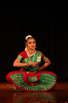 bharathanatyam is one of the classical dance forms of india,from the state of tamil nadu.the picture is from a stage performance