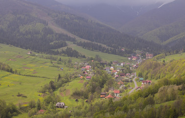 Fototapeta na wymiar Cloudy weather in the mountains, Ukrainian Carpathians