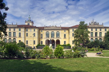Milano, Palazzo Dugnani, Lombardia, Italia, Europa, Yellow Dugnani Palace and Fountain in Milan, Lombardy, Italy, Europe