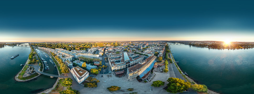 360&deg; Panorama Sonnenaufgang &uuml;ber Mainz am Rhein